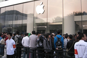 Смартфон iPhone 5 побил рекорды продаж в Китае в первый уикенд