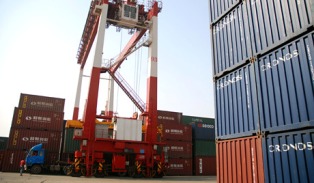 Экспорт и импорт Китая в июле превысили прогнозы, укрепили веру в стабилизацию