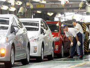 Toyota сокращает производство машин для китайского рынка